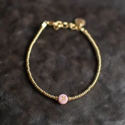New Armband met roze letter | Goud DAMES Sieraden