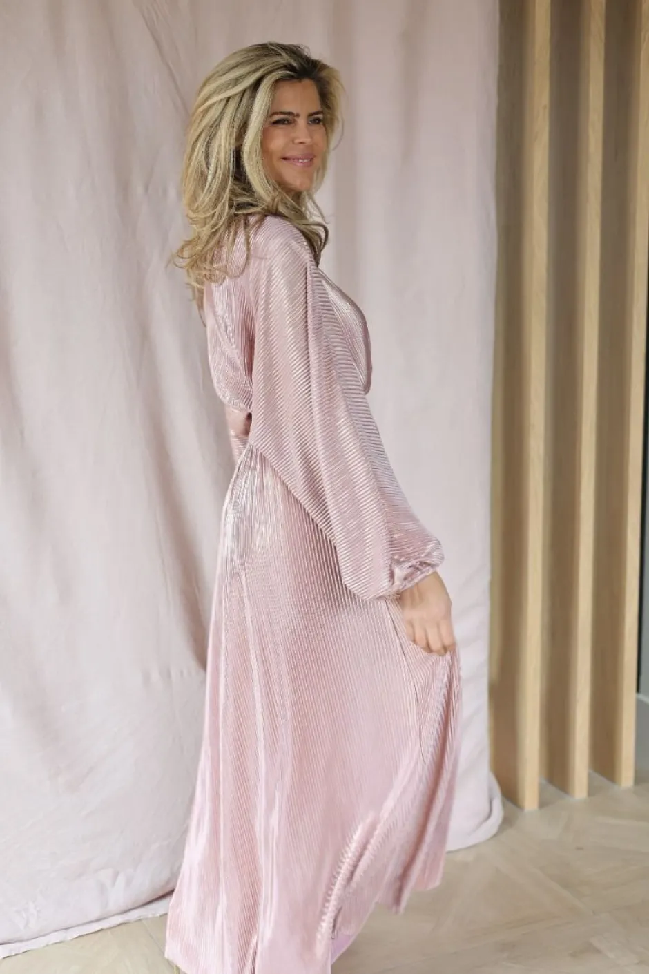 Hot Dress Plissé | Pink champagne | DAMES Jurken|Snøpskes