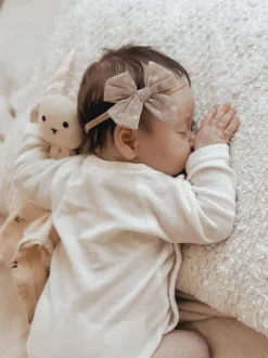 Hot Newborn haarbandje Little Valerie | Sand | By Mev Haaraccessoires|Haaraccessoires