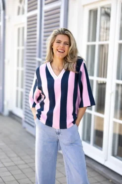 Hot Soccer Tee | Pink vs. Navy | DAMES Tops|Tops