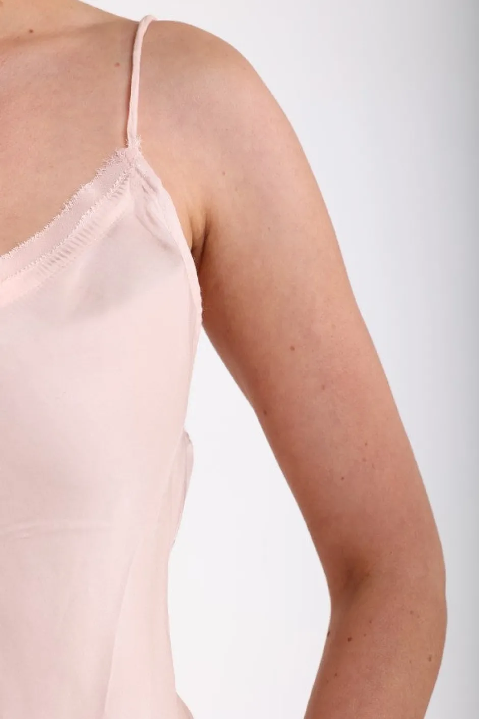 Sale Top Aniek silky | Powder | DAMES Basics|Tops